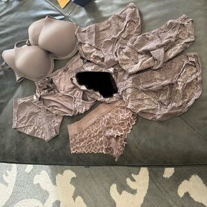 SOMA Bras and Panties Set